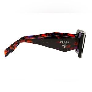 Prada Sunglasses Havana
Abstract